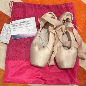 Gaynor Minden Lyra (European Made)